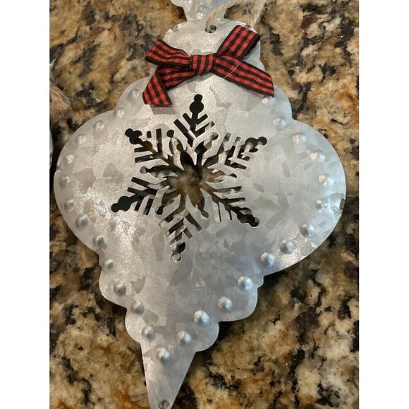 Silver Metal Snowflake Christmas Holiday Ornament NEW Rustic Farm Set Of 4‎ NEW - Picture 3 of 6